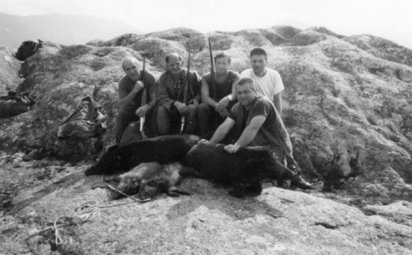 Cinq chasseurs et quatre sangliers prélevés dans les mont